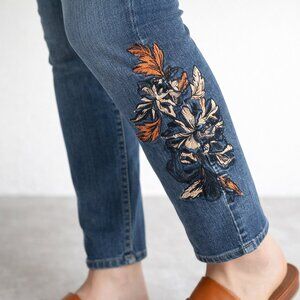 Skye’s the Limit Embroidered Skinny Jeans Dark Wash Size 4